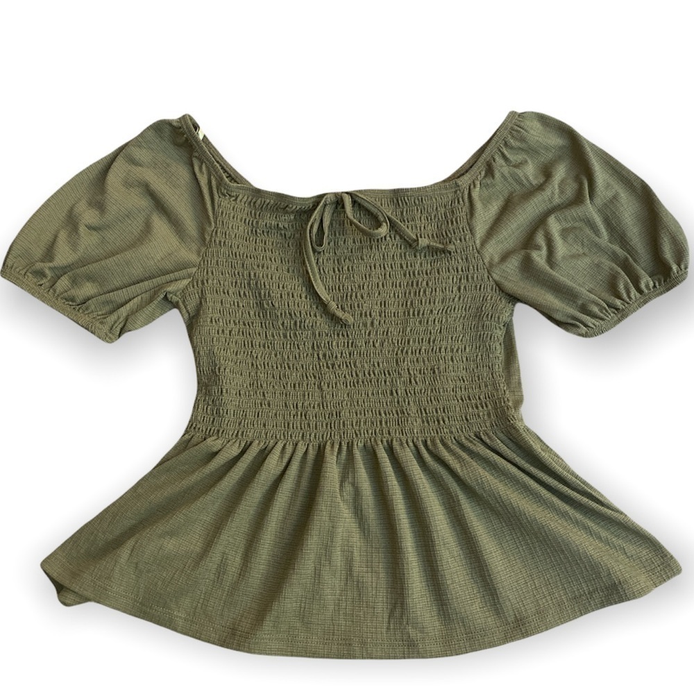 Sage green juniors puffed short sleeves shirt new medium - Picture 4 of 4